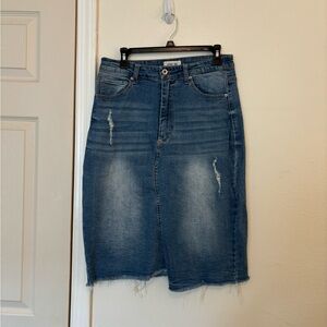 Boutique midi denim skirt !!